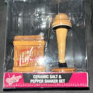 🆕 A Christmas Story Salt and Shaker Set